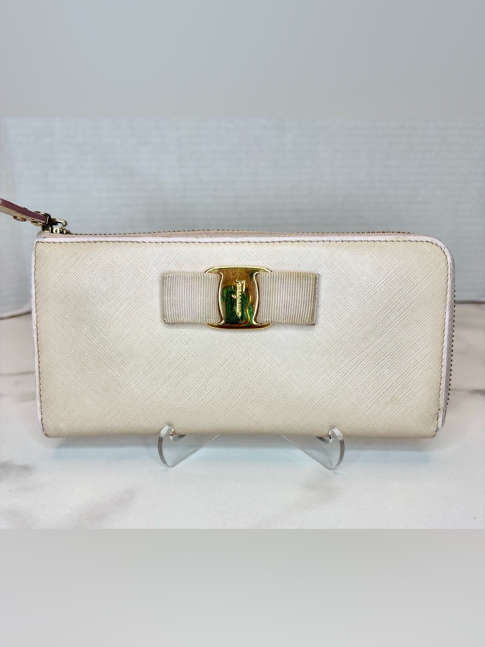 Salvatore Ferragamo Cream Vara Bow Zip-Around Wallet